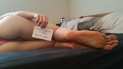 sexy-bare-feet: Worship my feet with some verification is.gd/Jz6QMT yeeeesssss