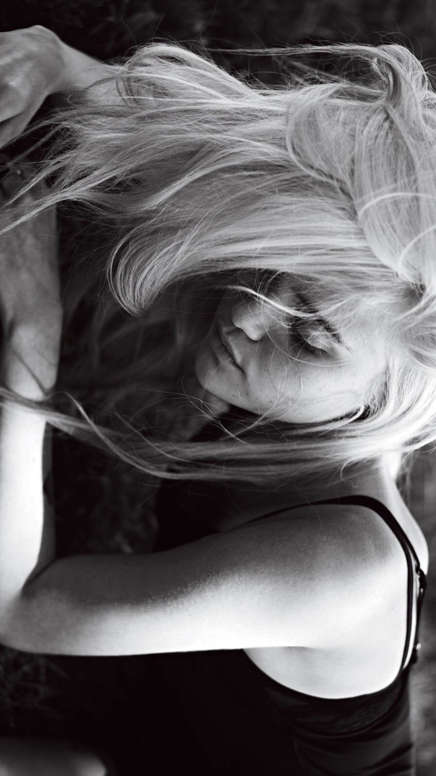 lesliasonsdemarieantoinette:Sky FerreiraPhotography, Hedi Slimane  Malibu2012
