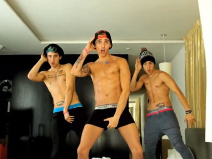 male-celebs-naked:  Jai and Luke Brooks 7See more here