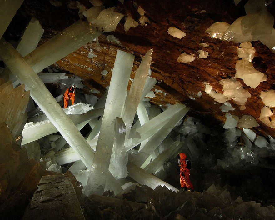  20 places that don’t look real (part 2)11.Mount Roraima-Venezuela12.Naico mine-Mexico13.Red