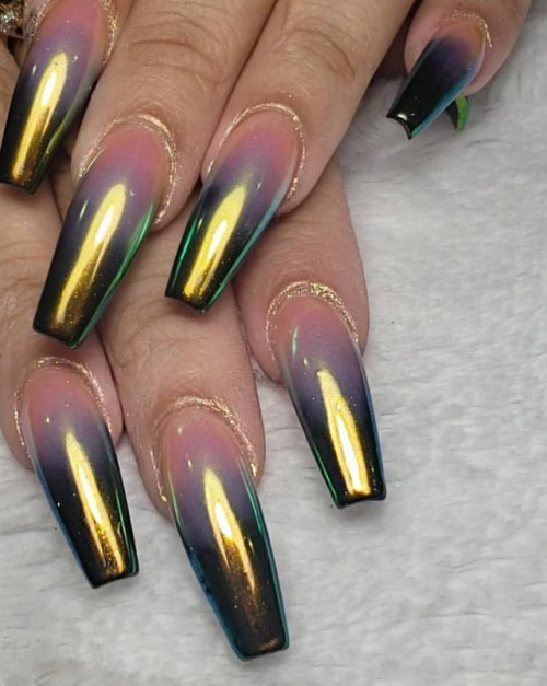 surra-de-bunda:  My mother of pearl Chrome over black ombré Nails www.instagram.com/mindyhar