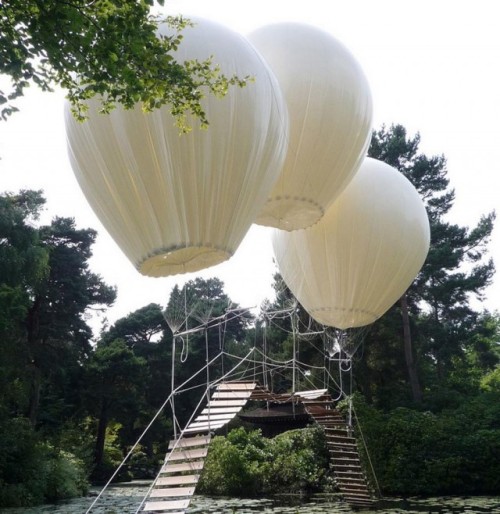 PONT DE SONGE / Olivier GrossetêteThree enormous helium balloons supported the hazardous elevated p