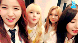 yeojas-chingu:  when ur gf is flirting too much so u gotta end that rn
