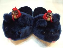 tokio-fujita:  Ren fuzzy slippers with Beni! :D Displayed in Gift’s booth in Comiket &amp; Nitro Shop. 2014 Autumn release. 