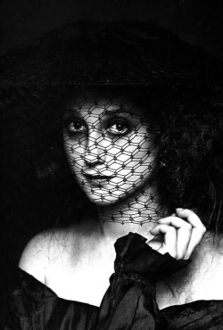 vintagesalt:  Carol Kane c. 1970s.