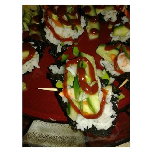 Homemade vegi and shrimp sushi   #girlseathealthy #eathealthy #healthyfood #healthylife#vegies #dinn