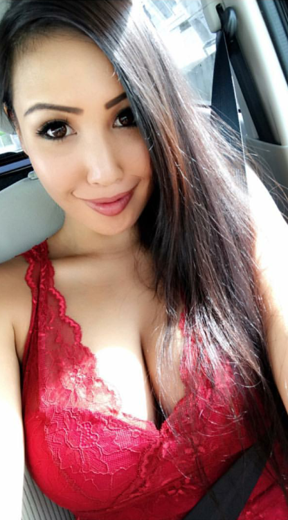 selfysgalore:  I like her look