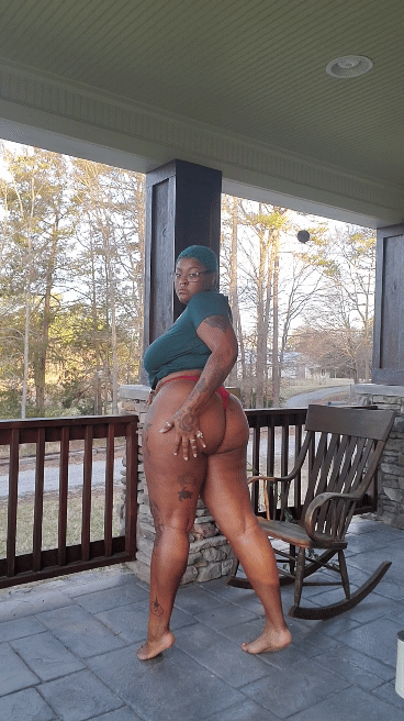 yournudemom:Merry Christmas 🌲 It’s 68° on Christmas Eve. Crazy sauce.There is a sale from now til 12pm on Thursday, December 26th 2019.25% off purchases more than ษ Also, I need to buy a new camera and new laptop for work. So if you would