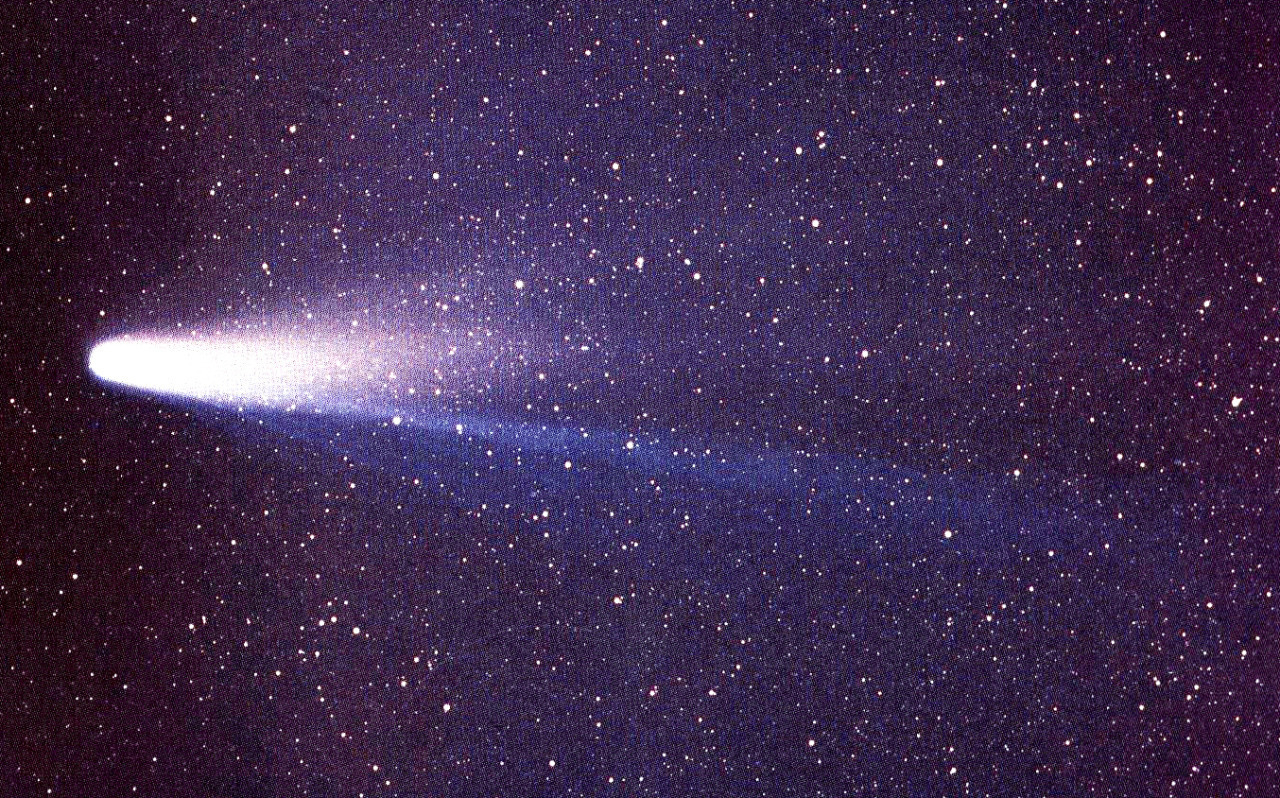 humanoidhistory: Halley’s Comet, March 8, 1986, observed from Easter Island by