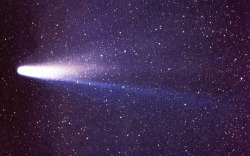 humanoidhistory:Halley’s Comet, March 8, 1986, observed from Easter Island by W. Liller.