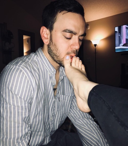 Smell my toes #feet #toes #toesucking #feetporn #footjob #footfetishnation #feetfetishnation #feetfa