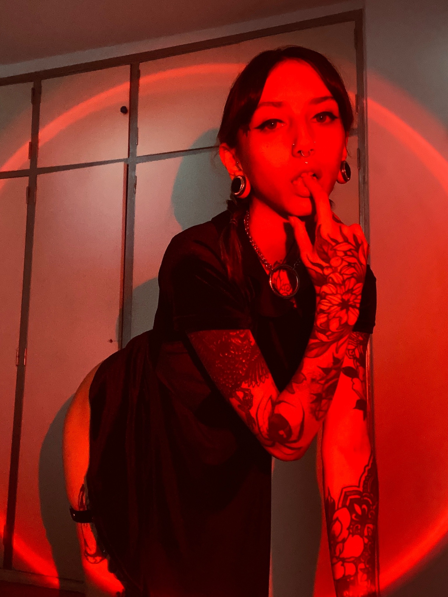 alphafemvle:Serving slutty Wednesday Addams 🔪🩸more of me here 🖤 | twitter | back up