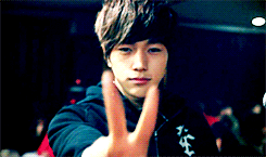 kimswagyu-deactivated20140115:  myungsoo’s emotions going from (◠‿◠✿) to (⊙︿⊙✿)