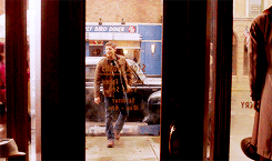 deanwinchesterdaily:dean + looking at girls/boys