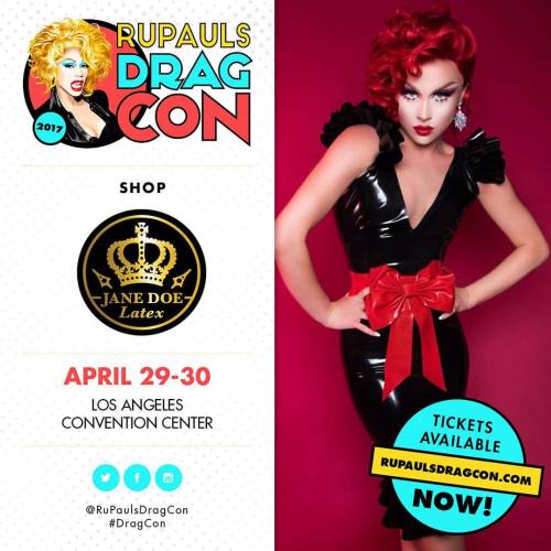 Come visit us at @rupaulsdragcon !!!! @farrahrized by @vicovelezphotography #janedoelatex #dragcon #