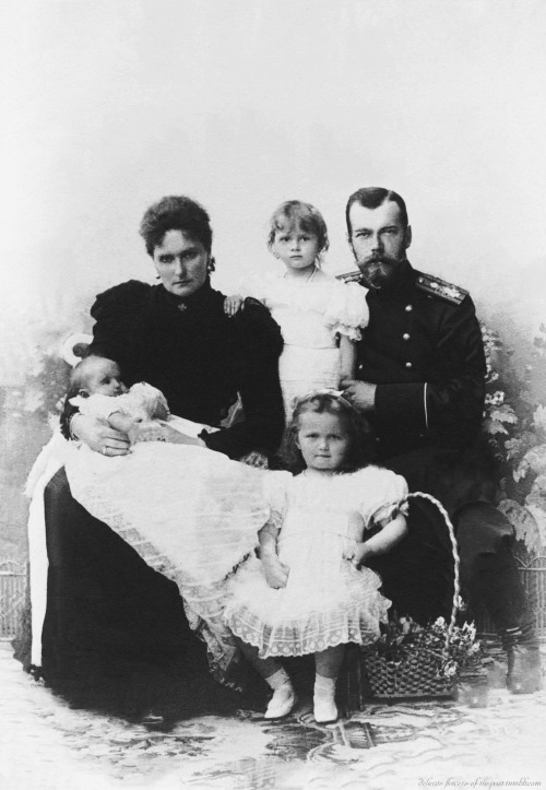 delicate-flowers-of-the-past:Emperor Nicholas II, Empress Alexandra Feodorovna and three of their da