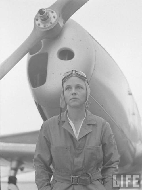 Aviatrix with a ferrying squadron(Marie Hansen. 1942)