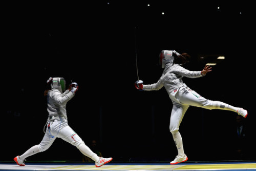 modernfencing:[ID: three photos of a sabre fencer parrying and riposting her opponent’s flunge