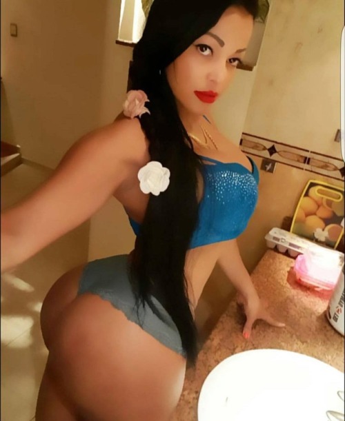 thicksexyasswomen: stackmodelstv: #follow @chokoblackie No Pull Out   I wouldnt pull out either&