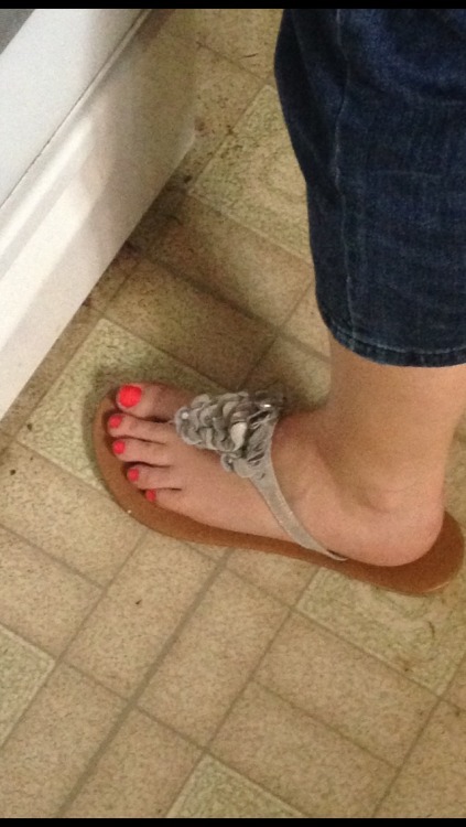 sexycandidfeet: New paint job Love the color