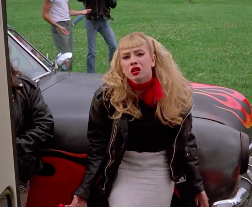 moviefashionscreenshots:Wanda Woodward, Cry-Baby, pt.1 OBSESSED W WANDA