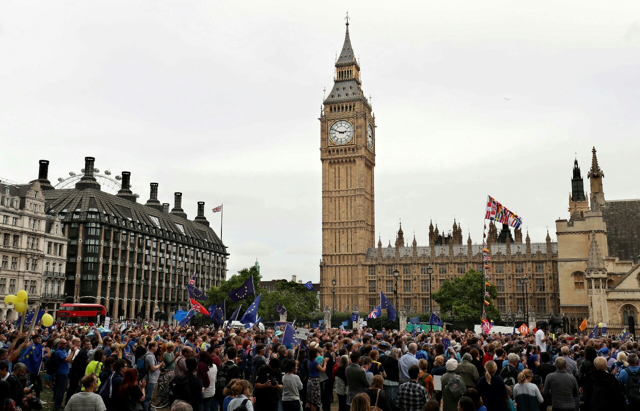 Miles de personas piden en Londres que se retrase el Brexit. La manifestación se produce días antes de que la Cámara de los Comunes debata una petición para solicitar la convocatoria de un segundo referéndum. Reuters
MIRÁ LA FOTOGALERÍA EN HD