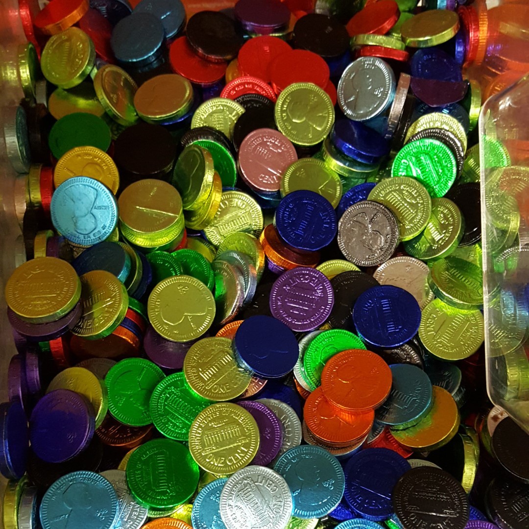 keikos-safe-place:Rainbow chocolate coins! These are so pretty!