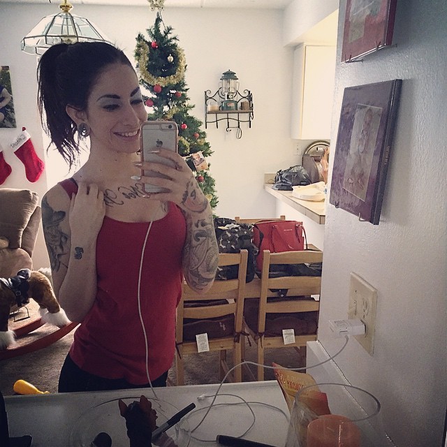 sheenarose92:  Happy holidays !!!! 🎅🎄🎁Sheena Rose @suicidegirls #tatted