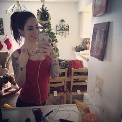 Sheenarose92:  Happy Holidays !!!! 🎅🎄🎁Sheena Rose @Suicidegirls #Tatted