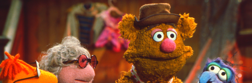 deadlightsgirl:  muppetmindset:  “Good grief, the comedian’s a bear!”  “No he’s-a not, he’s-a wearing a necktie!”   my all-time favorite punchline. makes me laugh every time i hear it.