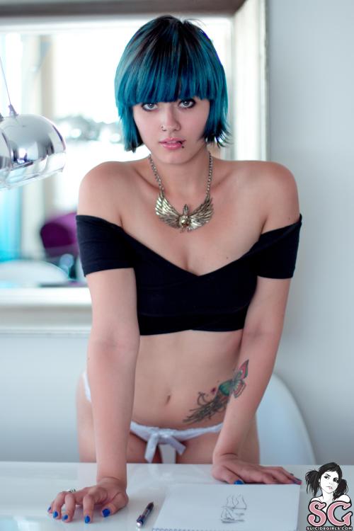 suicidegirlsalbum:  Bludegar Suicide - Love me twice: 40 imageshttp://j.gs/7zv1 <– See and download FULL SET!!! <3 just wait five secs and press *skip ad*