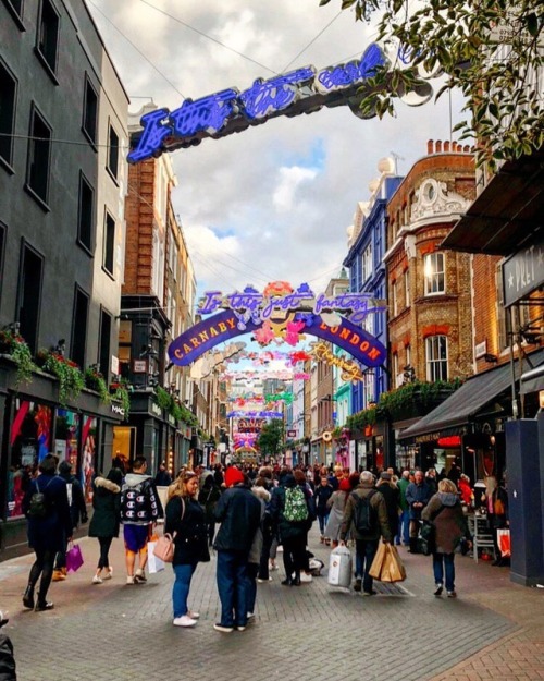 Showing the parents around London…. . . #London #England #UnitedKingdom #Explore #Europe #p