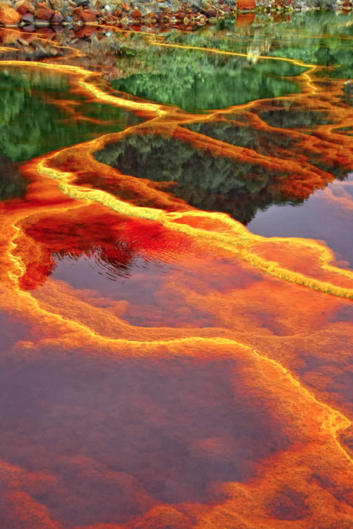 nubbsgalore:  a river runs through it. and by it, i mean a five thousand year old copper, silver and gold mine in huelva, spain that renders the tinto river alien and lava like in appearance, a result of the oxidation of iron and sulfur minerals by the