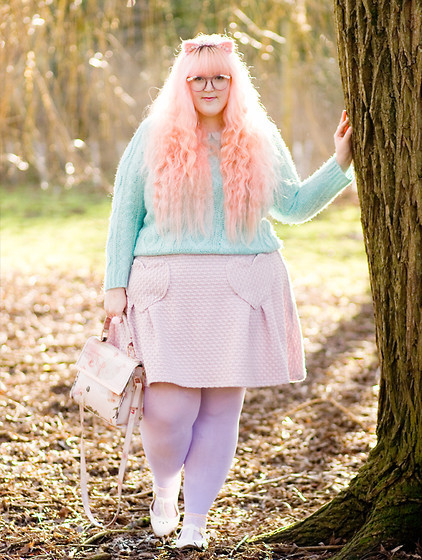 lovelydyedlocks:  Don’t forget to think about me (by Georgina Doull) 