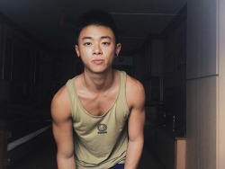 anonymously-r-a-w: shavedarmpitsareyummy:  heysgboy:  Kenneth Yan @whaaaaales  HOT AND CUTE.. MMMMDDAAPPPP   oh yum. 