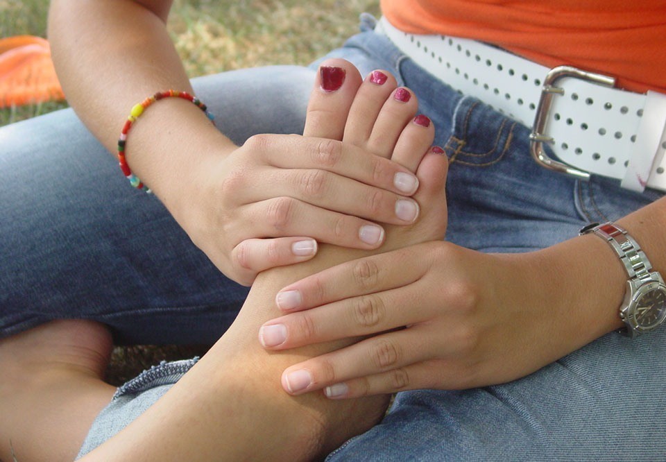 feetplease:  Helping her bff relax with a thoughtful rub.