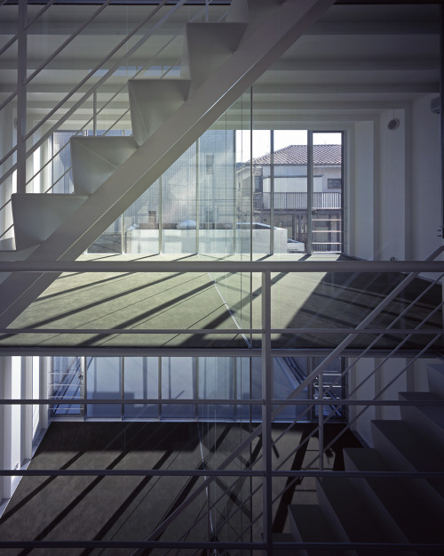 subtilitas:Tezuka Architects - Thin wall office, Tokyo 2004. The walls an floors are constructed of 