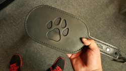 Very Woofy Paddle! I love the idea of a paw print on your pups ass ;)(Check it out here -&gt; http://glink.me/pad )