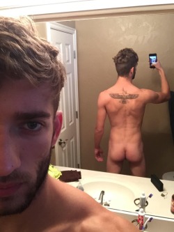 eggplantallweek:  smokin-hot-males:    Check