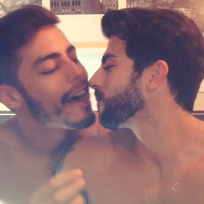 twoboysarebetter:  ariantheg-love:  Beautiful…  Just be yourself!