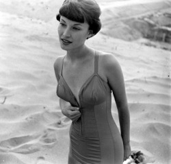 theniftyfifties:  Model wearing a zip-up swimsuit, 1950s. 