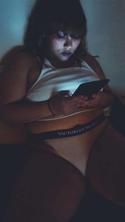 leikodraco: Netflix and chill? IG: lucy___m