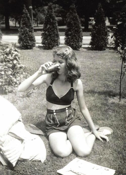 dark-splendor:Sylvia Plath