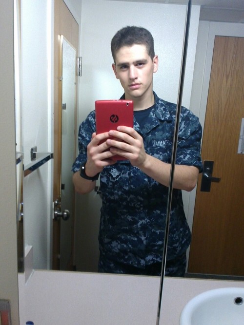 condommodel:  Tablet selfie yo
