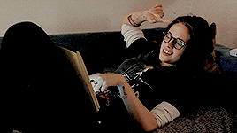 flawlesstew: Kristen Stewart in glasses (Appreciation Post).