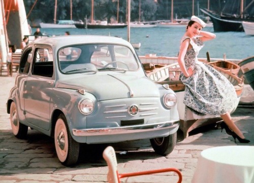 Italien car Fiat yesterday and now, sure the girls are not the same.