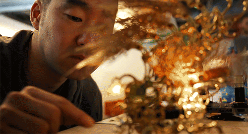 crossconnectmag:reblog from asylum-art:U-Ram Choe ‘s Latest Kinetic Light SculpturesBorn in 1970, U-