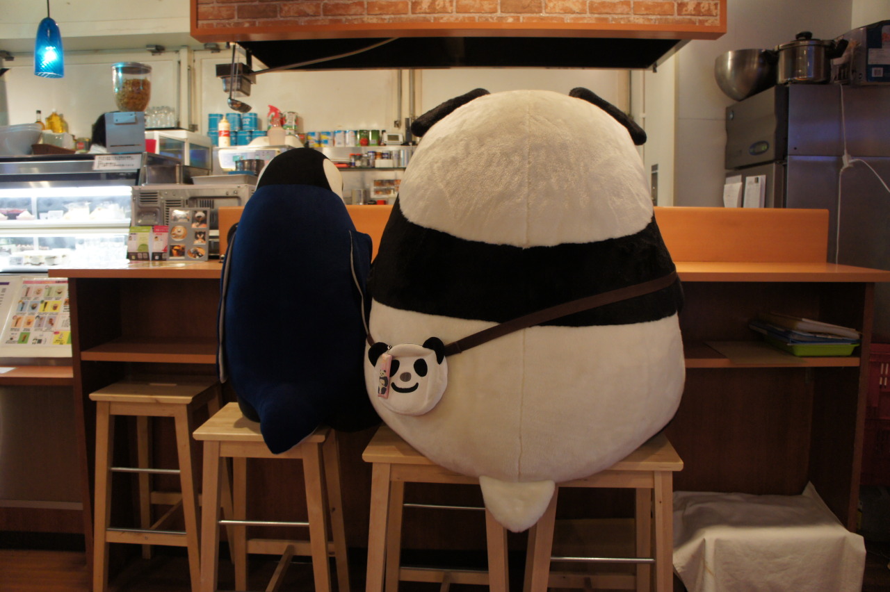 rorainjapan:  Takadanobaba’s Shirokuma Cafe This place is adorable!! On the weekends,
