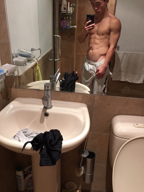 dicktionarysg: Straight SG boy  Thanks for the 1k followers~