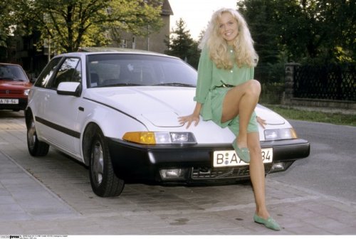 Retro pics of Inka Bause. Lovely. Great car too.